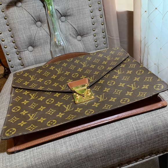 Authentic Louis Vuitton Porte Documents Bandouliere - Picture 1 of 15